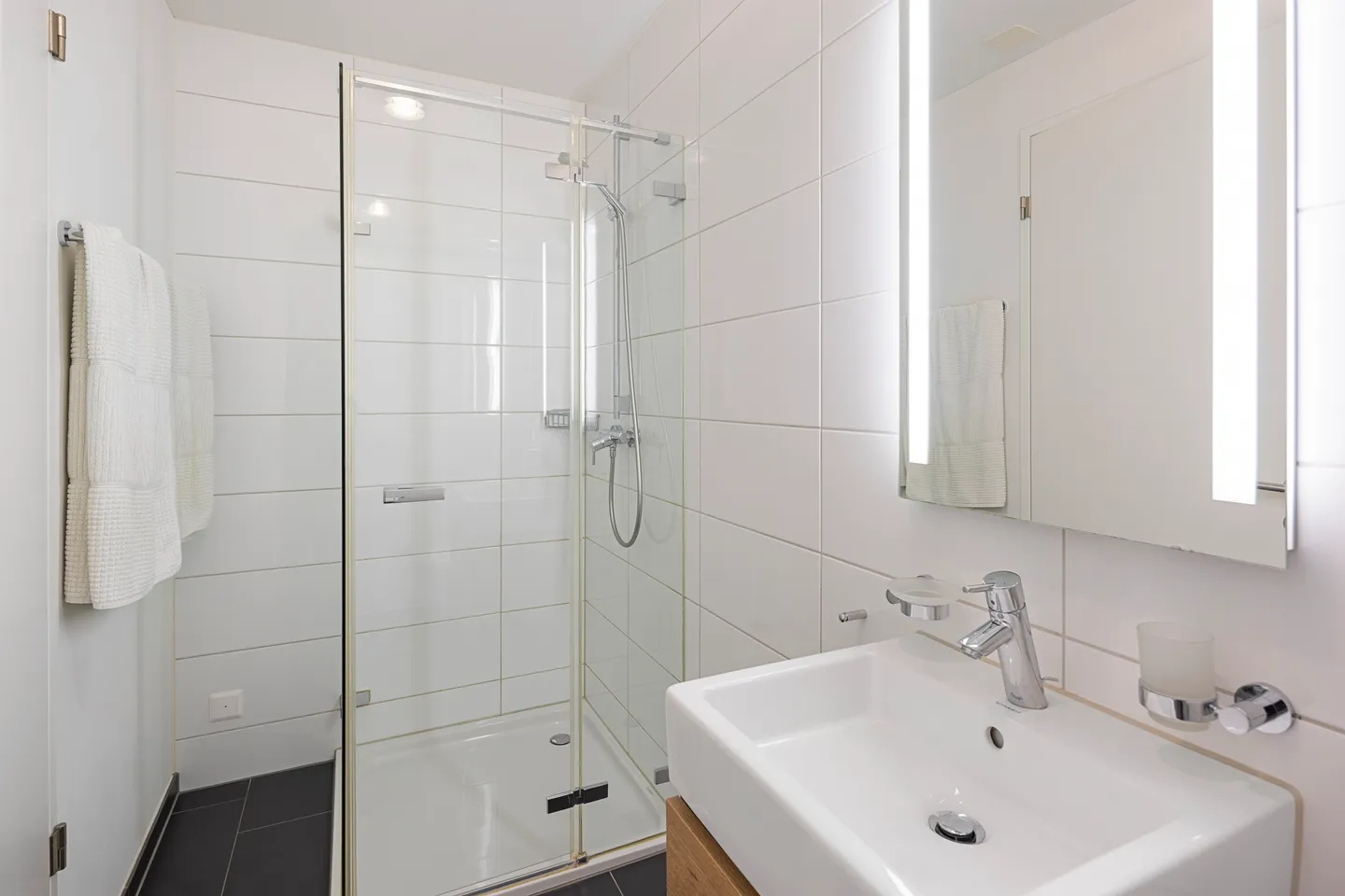 Wohntraum mit zwei Terrassen und traumhafter Seesicht - Foto 11 von 12