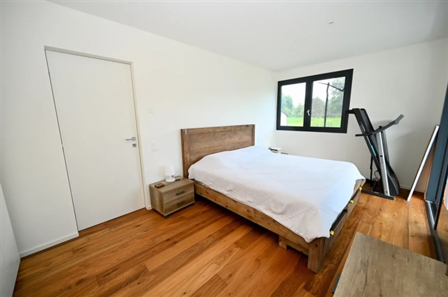 Moderne Villa mit Garten - Foto 12 von 20