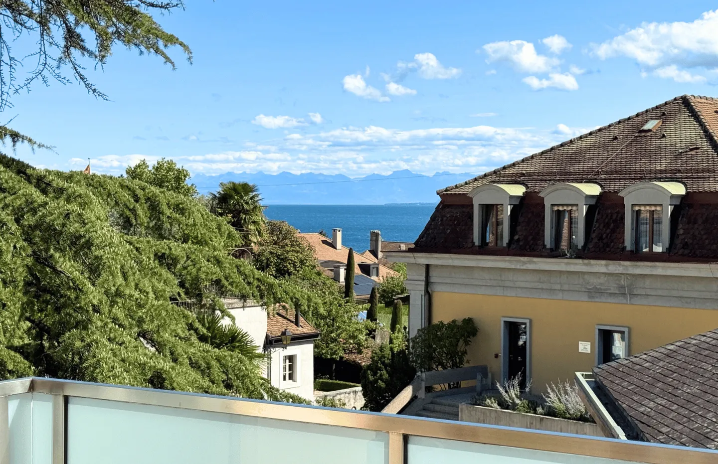 Magnificent 4.5-room apartment with terrace in Nyon - Sale in the form of a lifelong usufruct without rent - Photo 1 of 13