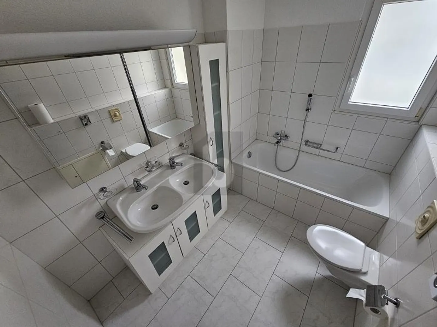 LIGHT-FLOODED, SPACIOUS & CENTRAL - Photo 2 of 6