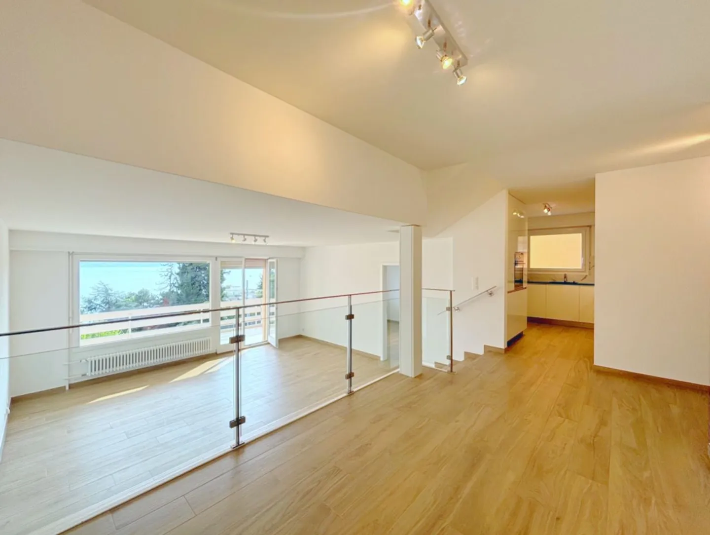 Apartment for rent - Photo 2 of 9