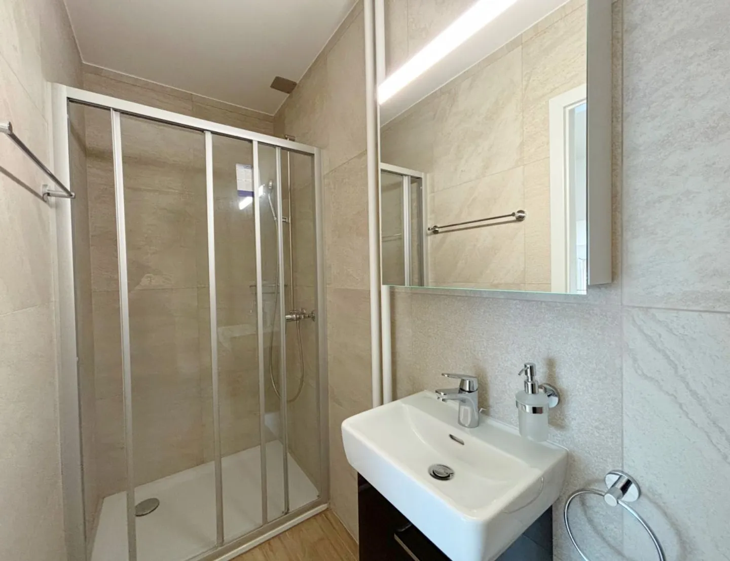 Apartment for rent - Photo 6 of 9