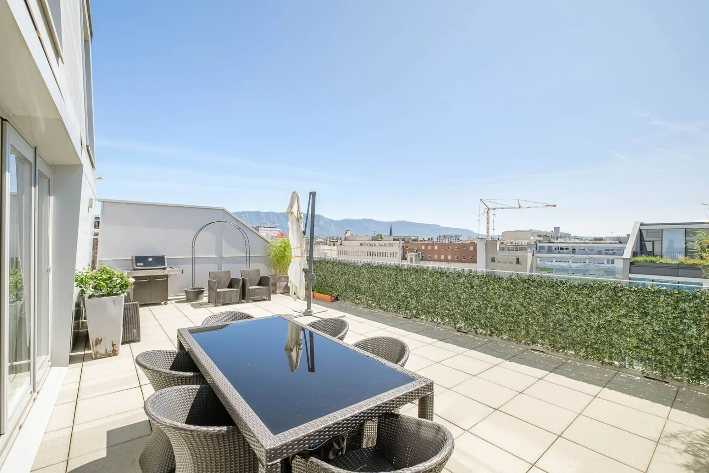 Duplex penthouse with a view in Petit-Saconnex - Photo 8 of 8