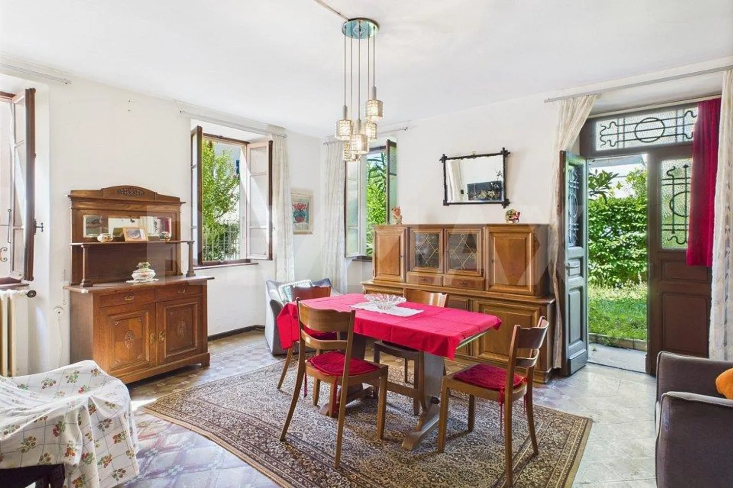 Maisonette da ristrutturare con giardino e cantine storiche – Possibilità di acquistare l'intero edificio - Foto 3 di 13