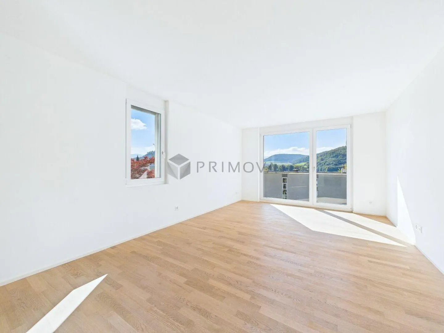 Light-Filled Living Experience: Exclusive Terrace Apartment with Top Views - Photo 5 of 10