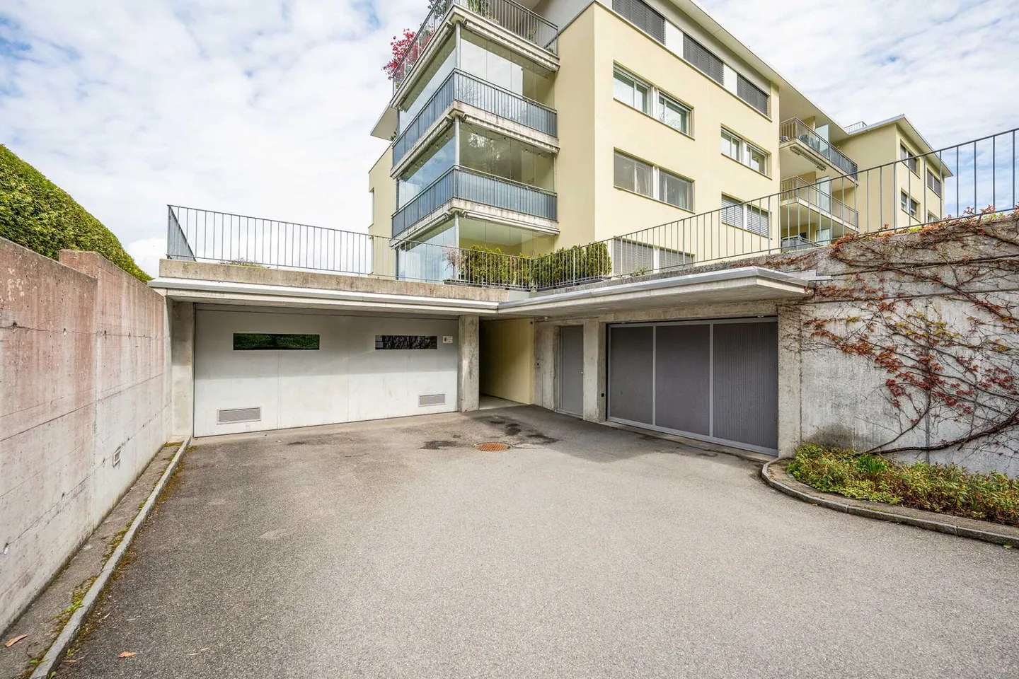 Attraktive 4.5-Zimmer-Wohnung mit viel Nutzfläche und Seesicht - Foto 2 von 13