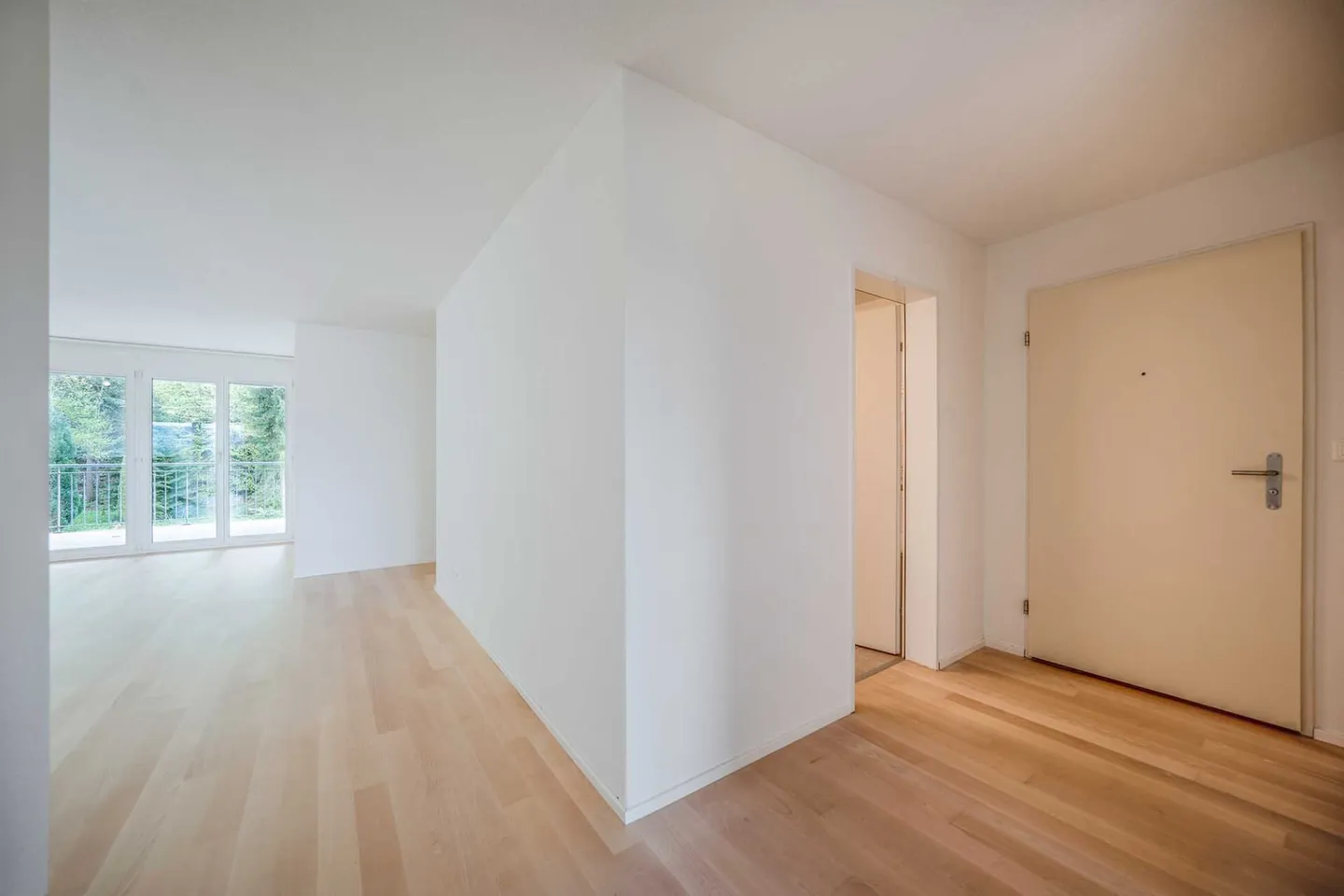 Attraktive 4.5-Zimmer-Wohnung mit viel Nutzfläche und Seesicht - Foto 3 von 13