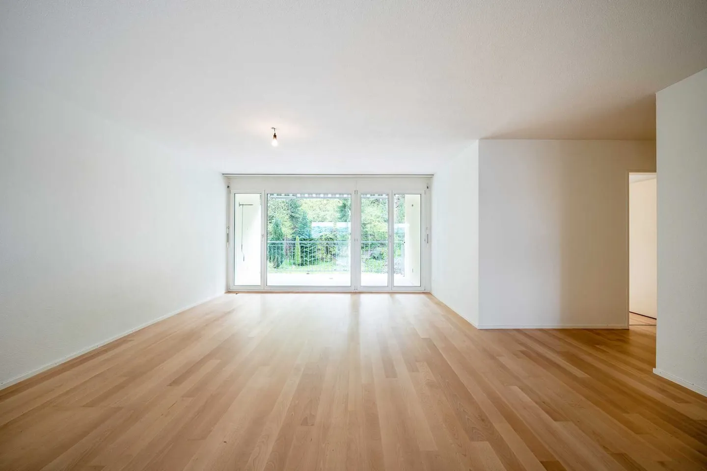 Attraktive 4.5-Zimmer-Wohnung mit viel Nutzfläche und Seesicht - Foto 4 von 13