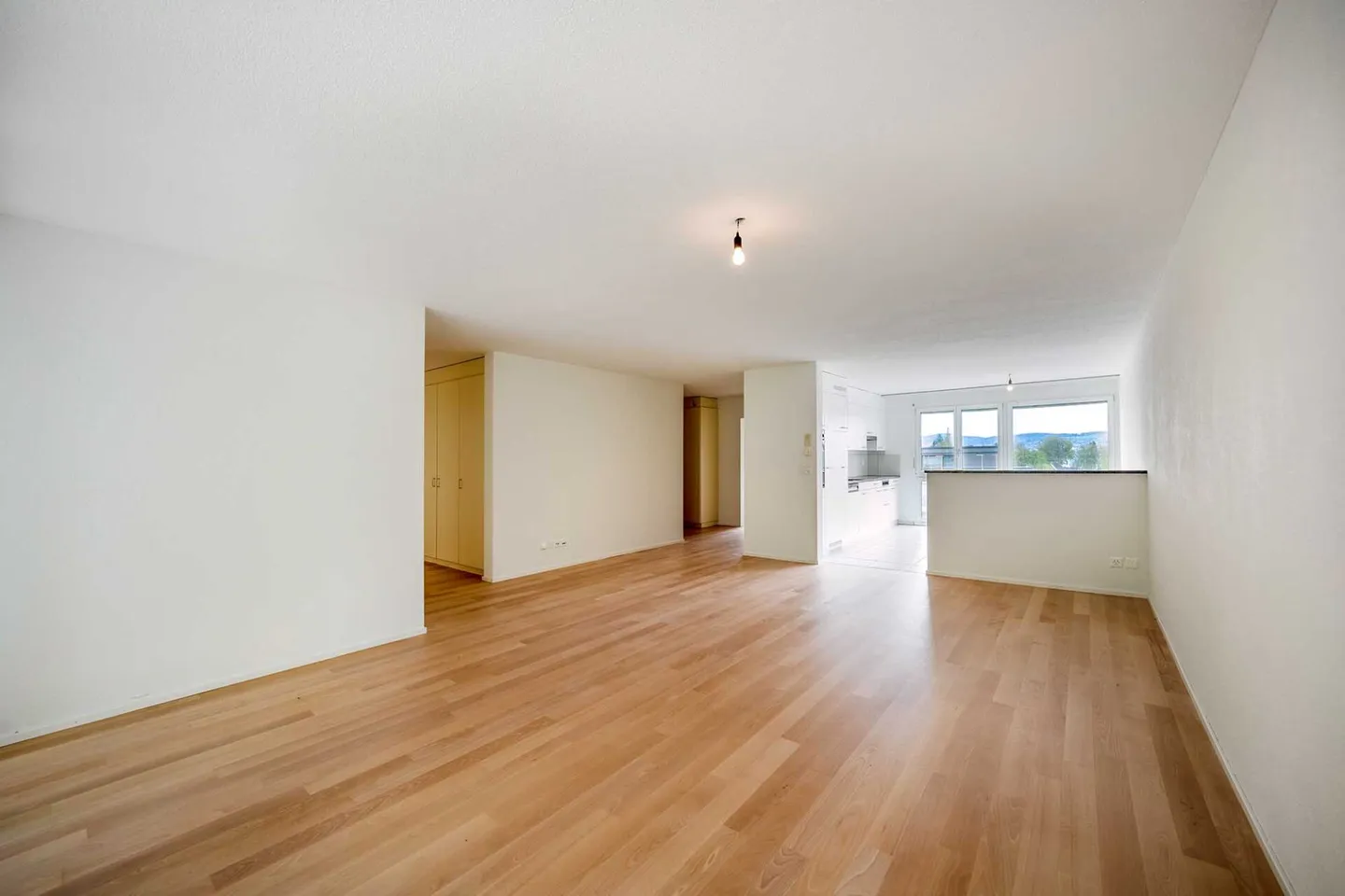 Attraktive 4.5-Zimmer-Wohnung mit viel Nutzfläche und Seesicht - Foto 6 von 13