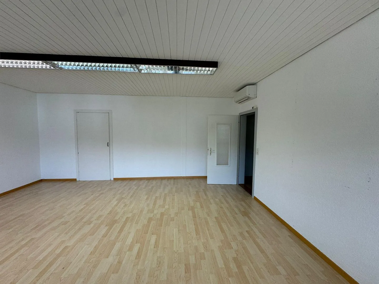 Spazio commerciale in affitto a Lachen - Foto 3 di 5