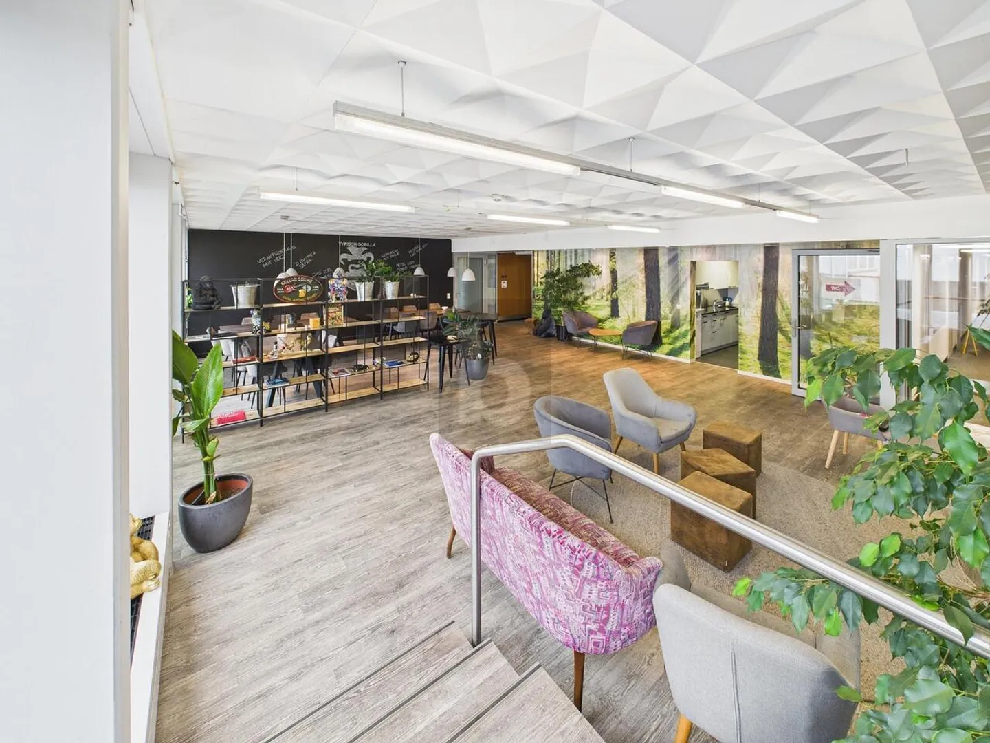 Geräumiges Büro mit Dachterrasse - Foto 1 von 5