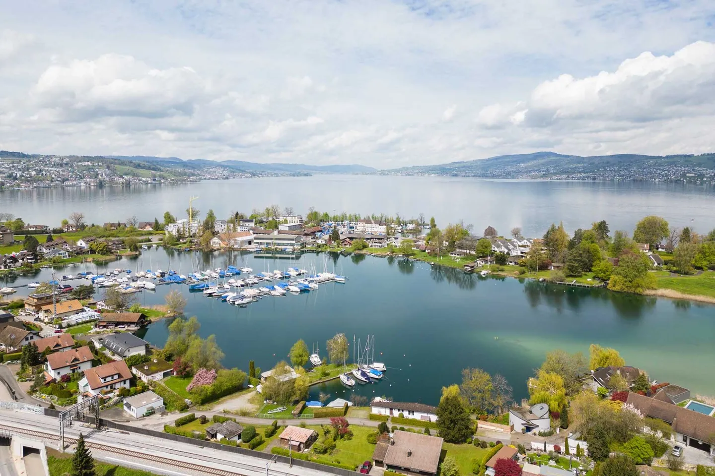 Attraktive 4.5-Zimmer-Wohnung mit viel Nutzfläche und Seesicht - Foto 12 von 13