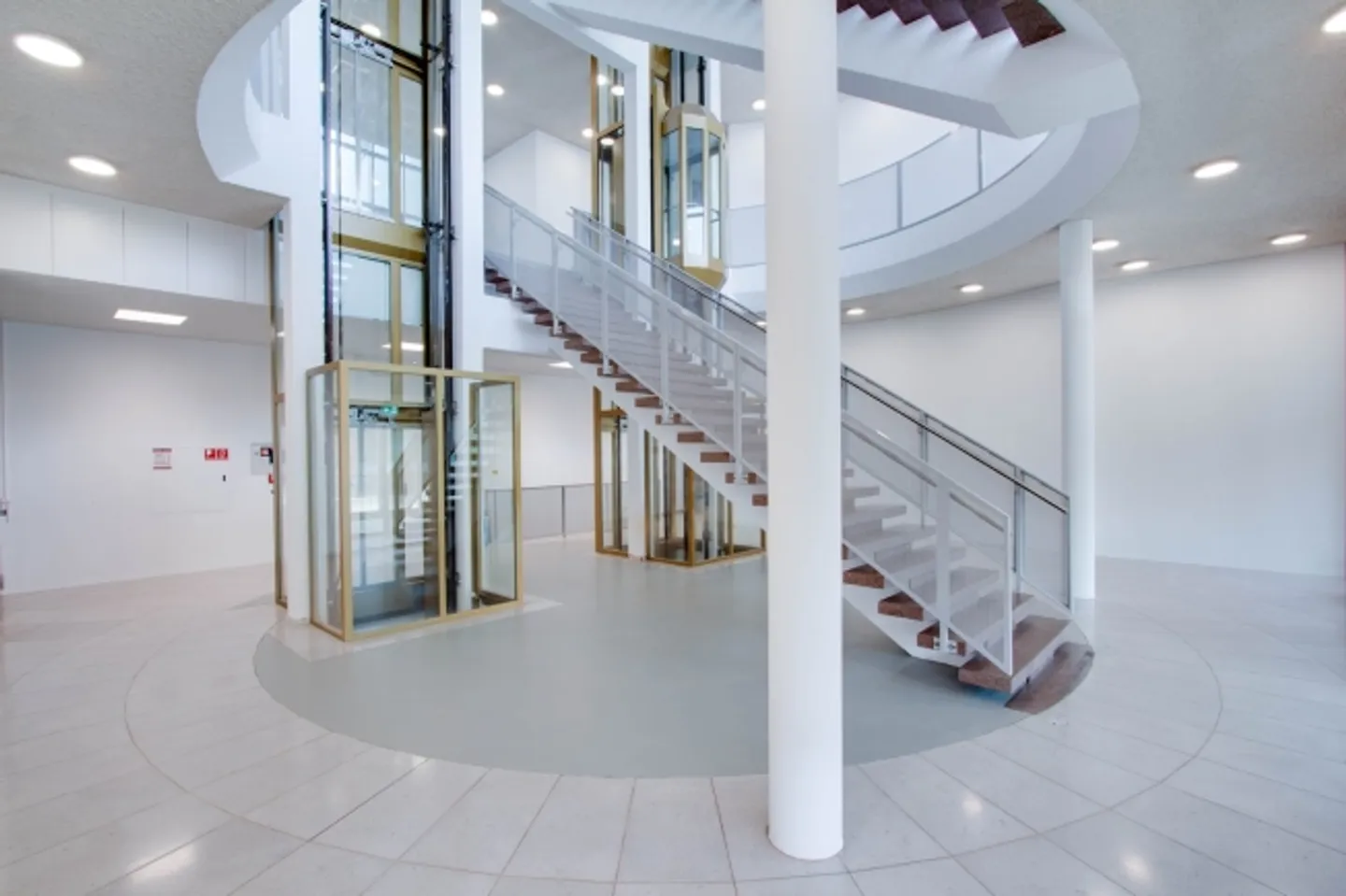 Attractive office/commercial space in Neuenhof - Industriestrasse 9 - Photo 2 of 8