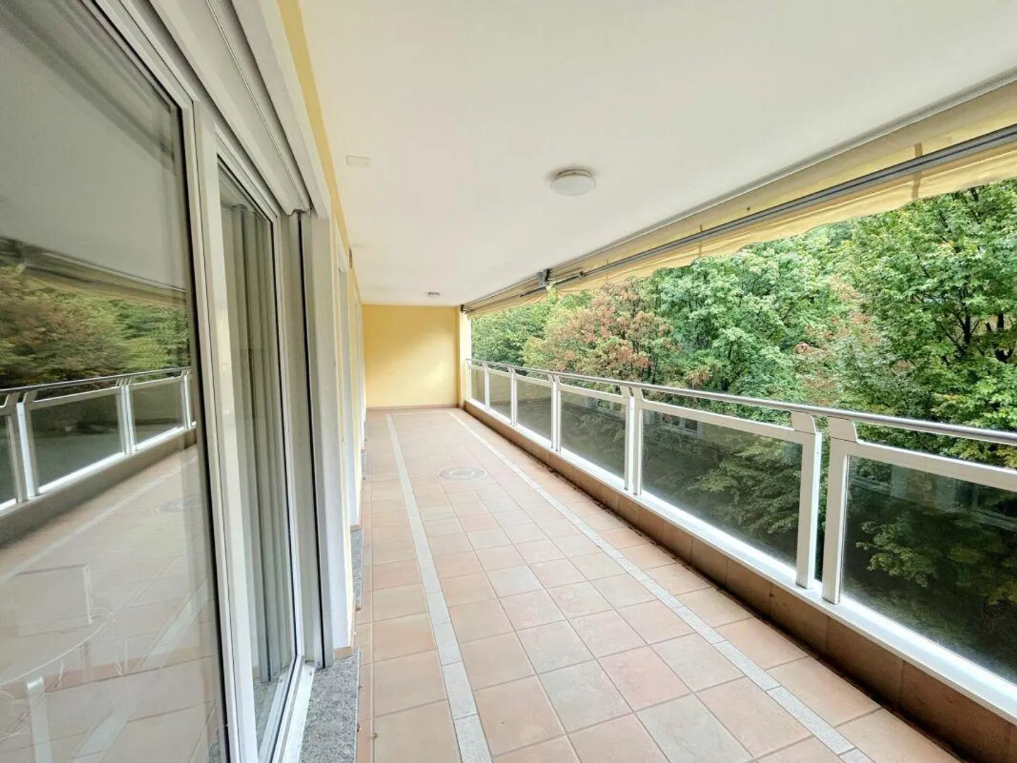 Practical 3.5 Room Apartment Just Steps from the Lake - Photo 1 of 12