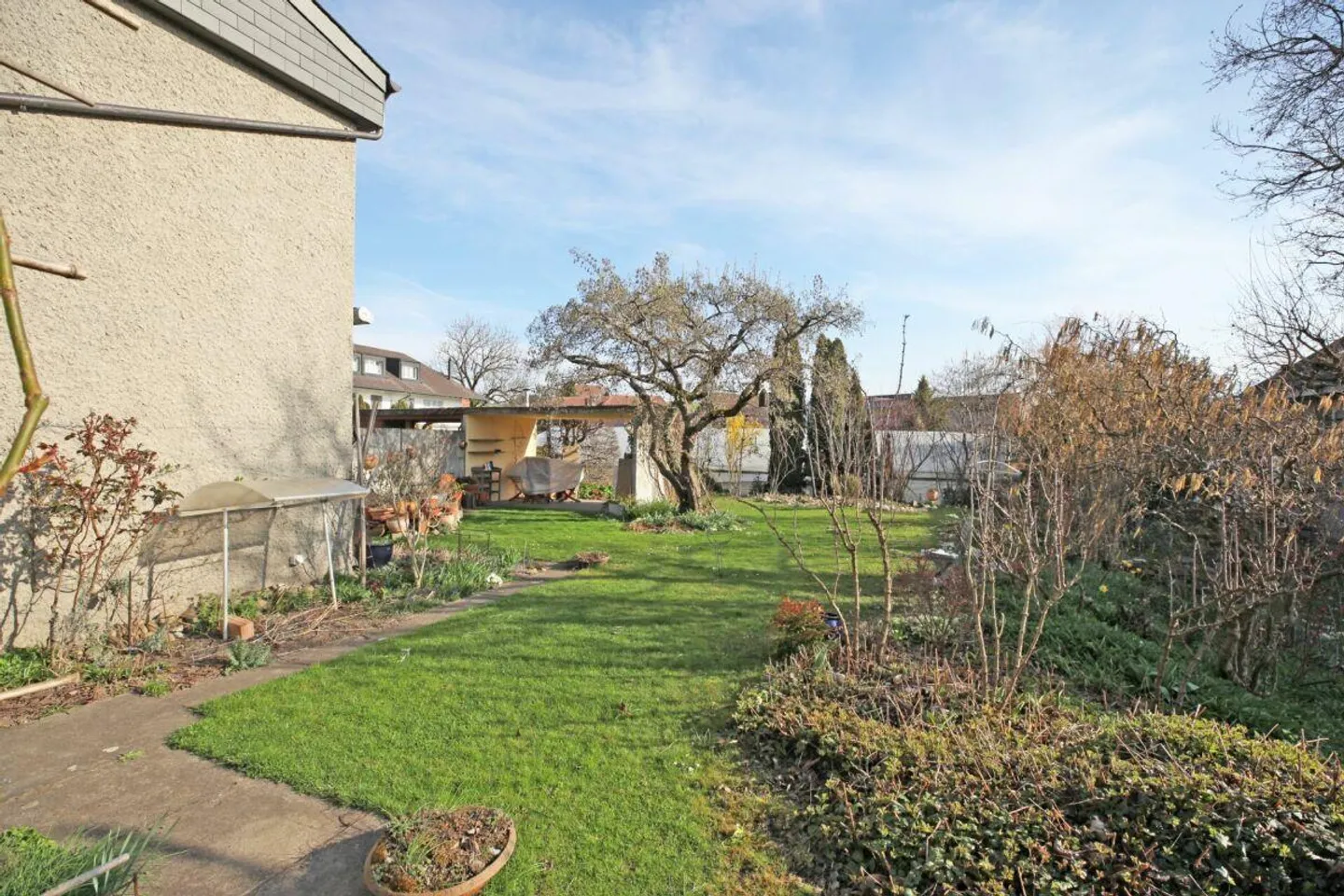 5-Zimmer-Eckhaus mit Anbau, Garten & Gemeinschaftspool - Photo 6 of 17