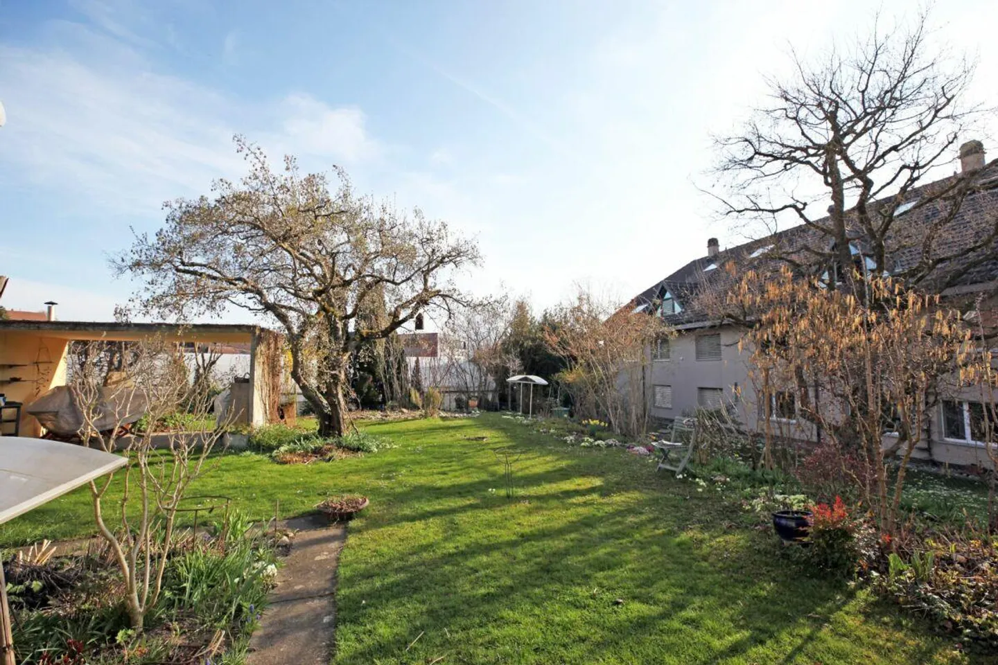 5-Zimmer-Eckhaus mit Anbau, Garten & Gemeinschaftspool - Photo 5 of 17