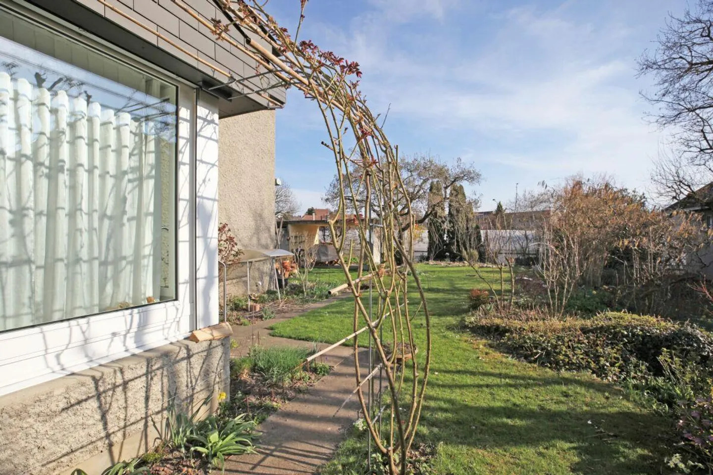 5-Zimmer-Eckhaus mit Anbau, Garten & Gemeinschaftspool - Photo 7 of 17