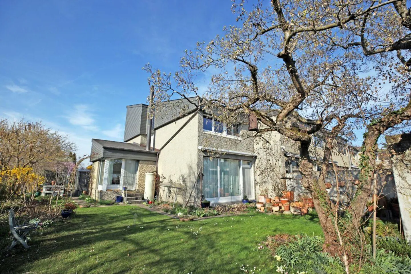 5-Zimmer-Eckhaus mit Anbau, Garten & Gemeinschaftspool - Photo 8 of 17