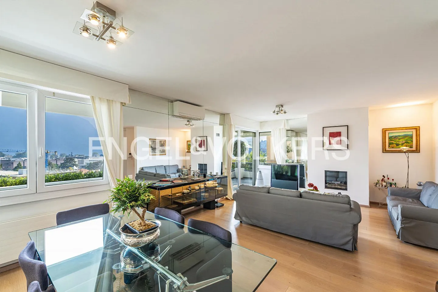 Lake View and Comfort within Walking Distance from the Center of Lugano - Photo 2 of 13