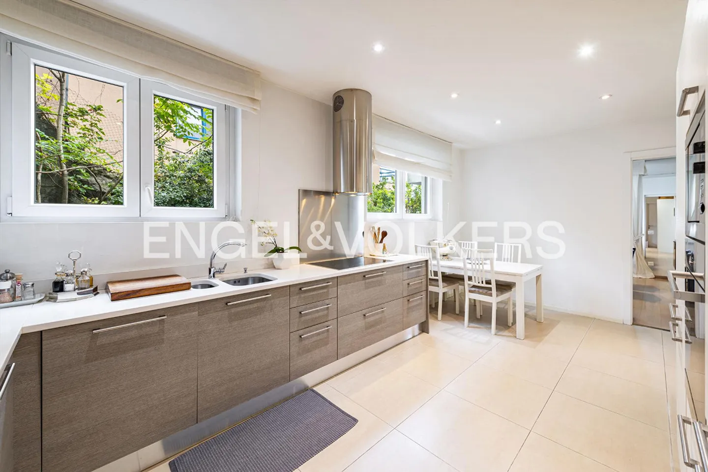 Lake View and Comfort within Walking Distance from the Center of Lugano - Photo 7 of 13