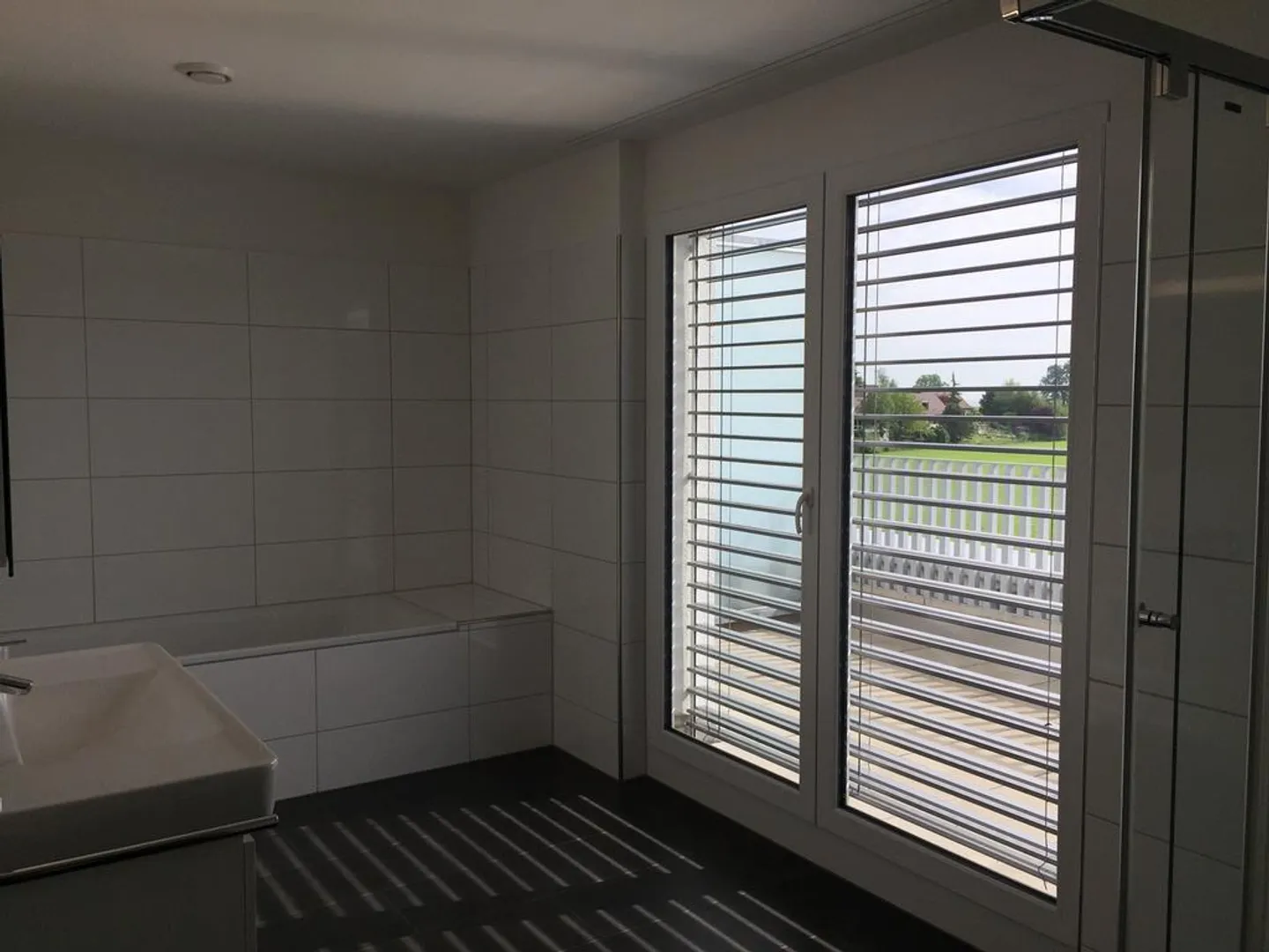 Geräumige Wohnung mit großer Terrasse - Foto 3 von 12