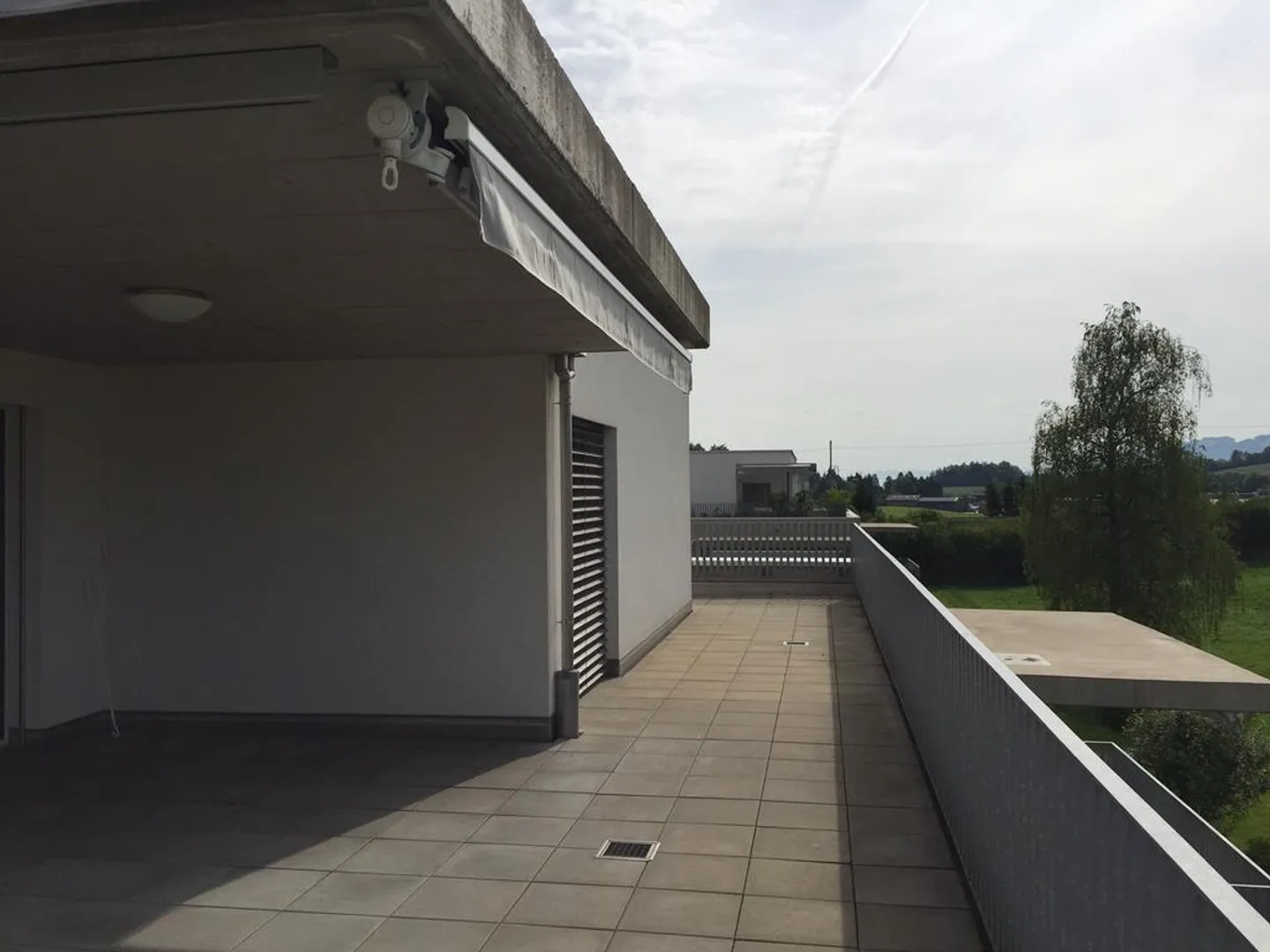 Geräumige Wohnung mit großer Terrasse - Foto 4 von 12