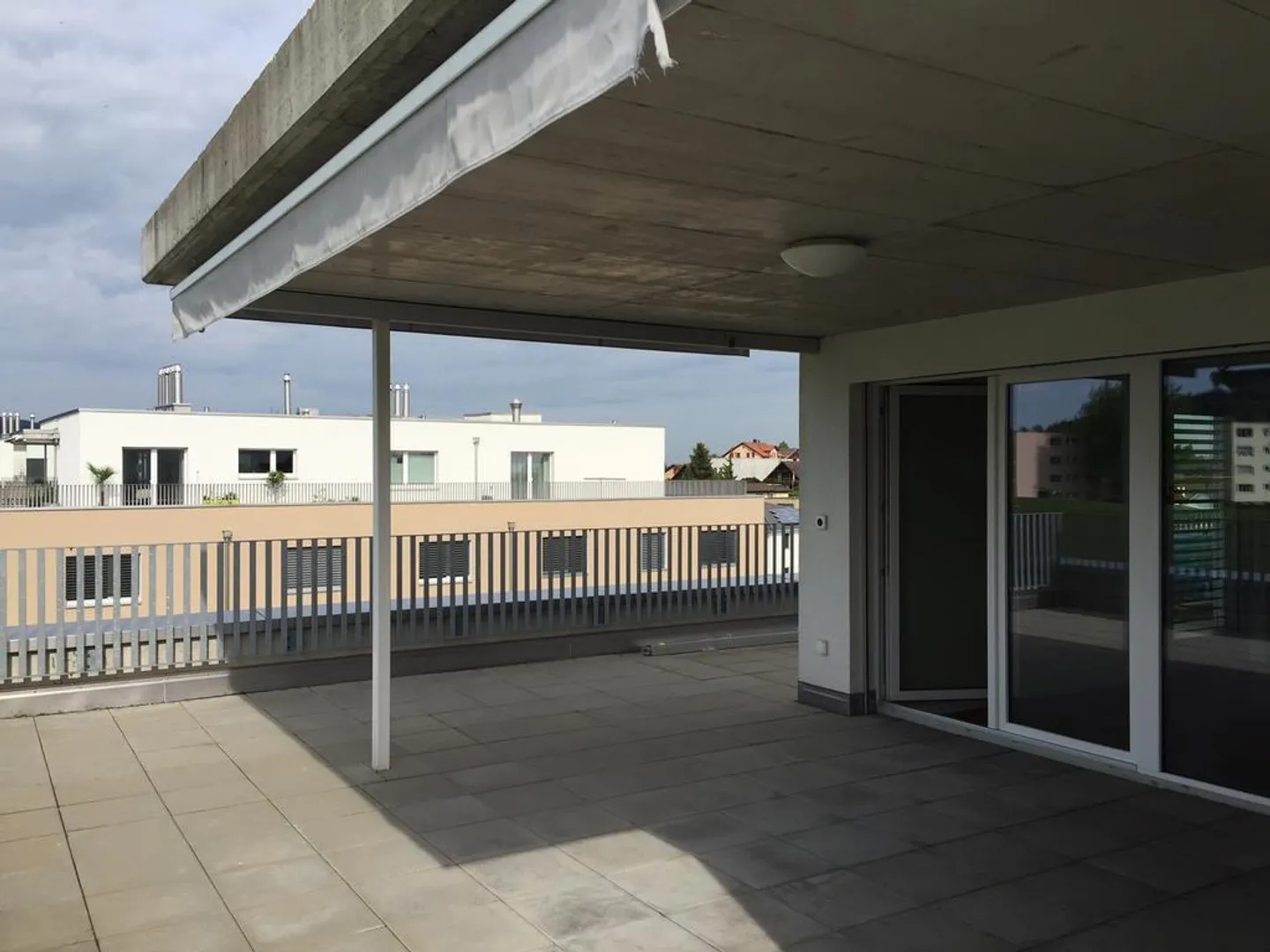 Geräumige Wohnung mit großer Terrasse - Foto 6 von 12