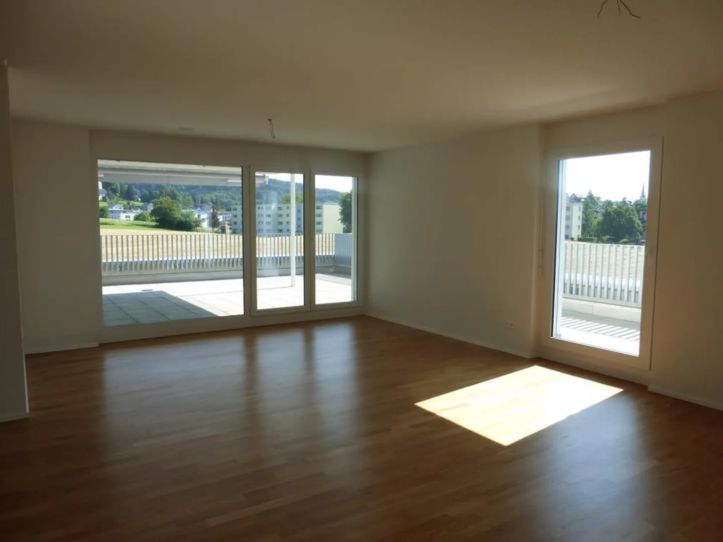 Geräumige Wohnung mit großer Terrasse - Foto 11 von 12