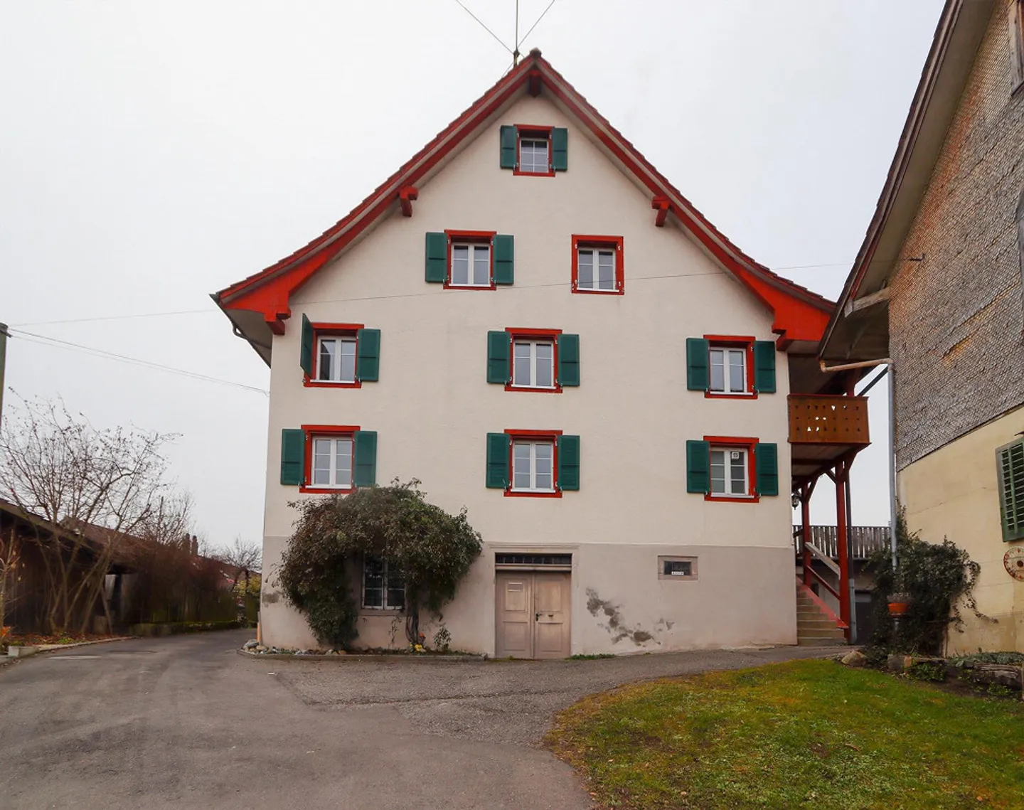 House in Knonau - Photo 2 of 13