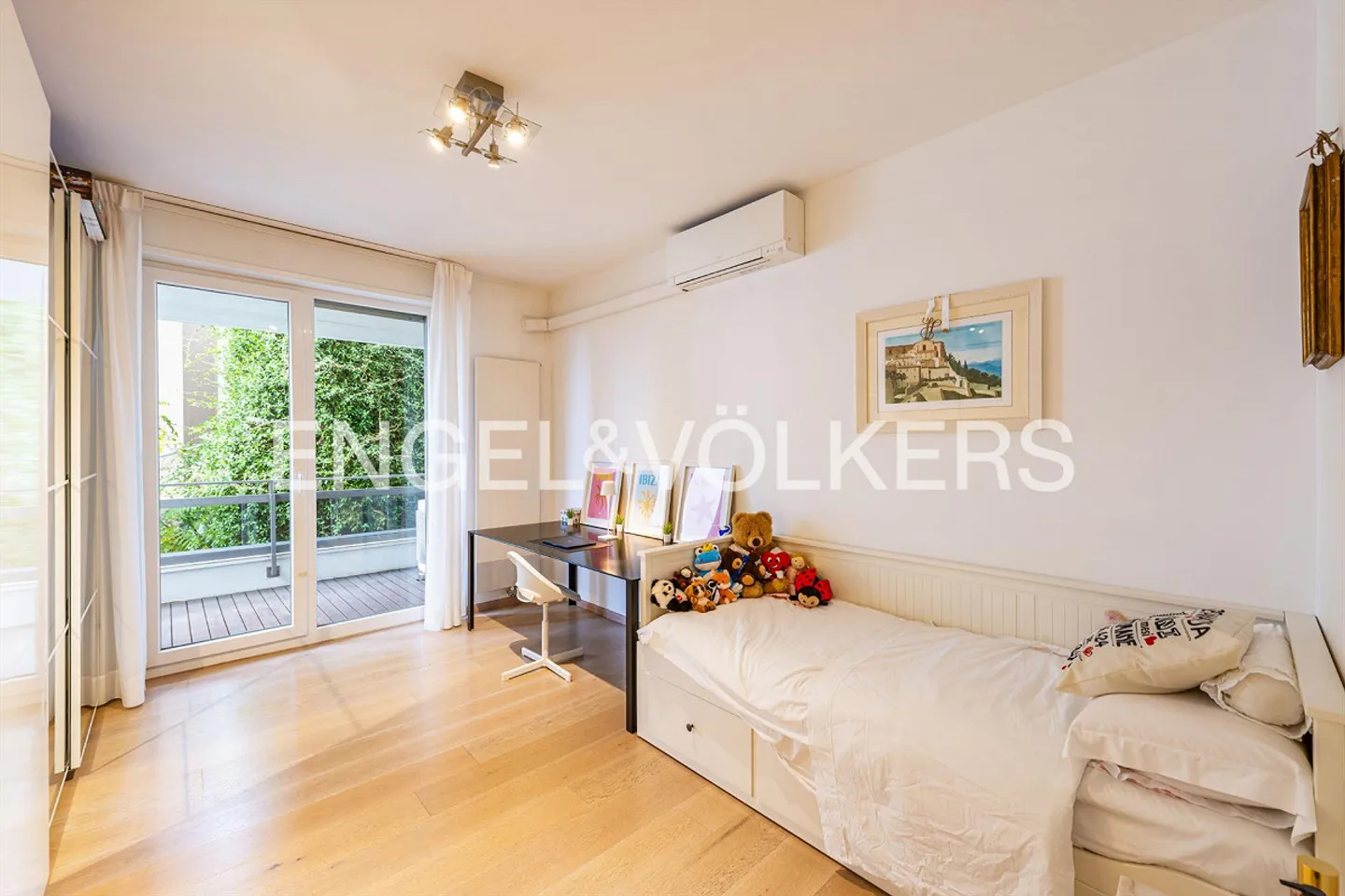 Lake View and Comfort within Walking Distance from the Center of Lugano - Photo 10 of 13