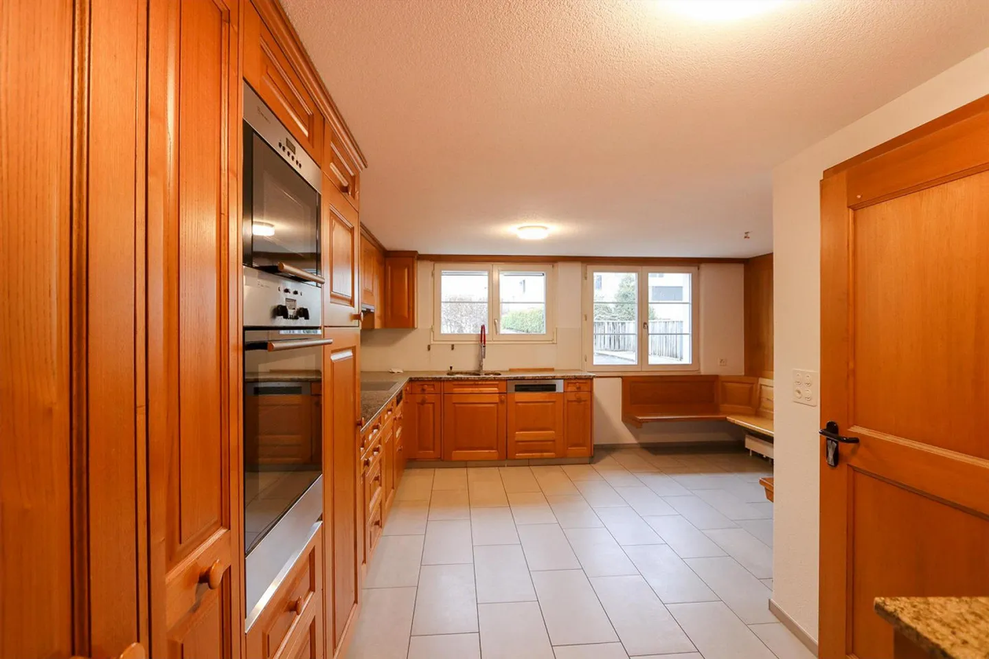 House in Knonau - Photo 3 of 13