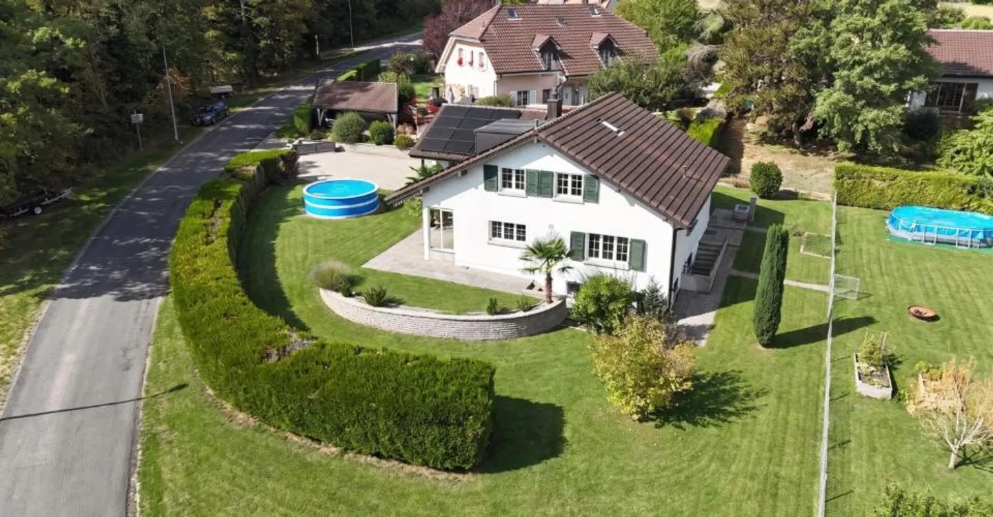 VILLA INDIVIDUALE MOLTO BELLA COMPLETAMENTE RISTRUTTURATA, PERFETTA PER UNA FAMIGLIA - Foto 1 di 11