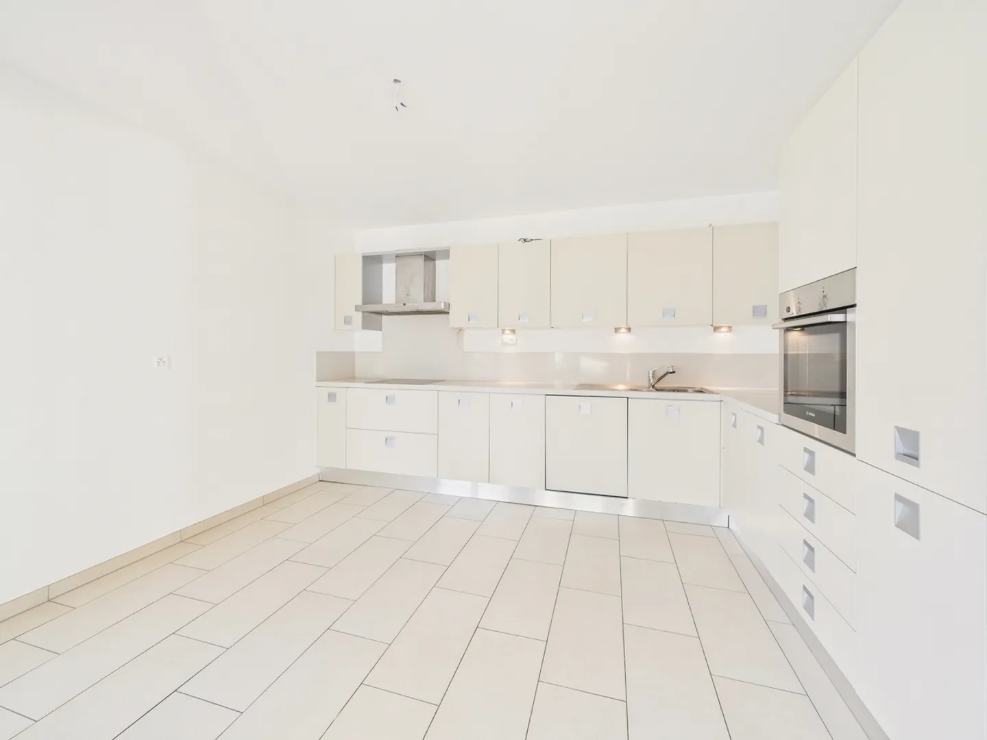 Elegante 4,5-Zimmer-Wohnung mit Panoramablick und doppelter Terrasse in Agno - Foto 4 von 11