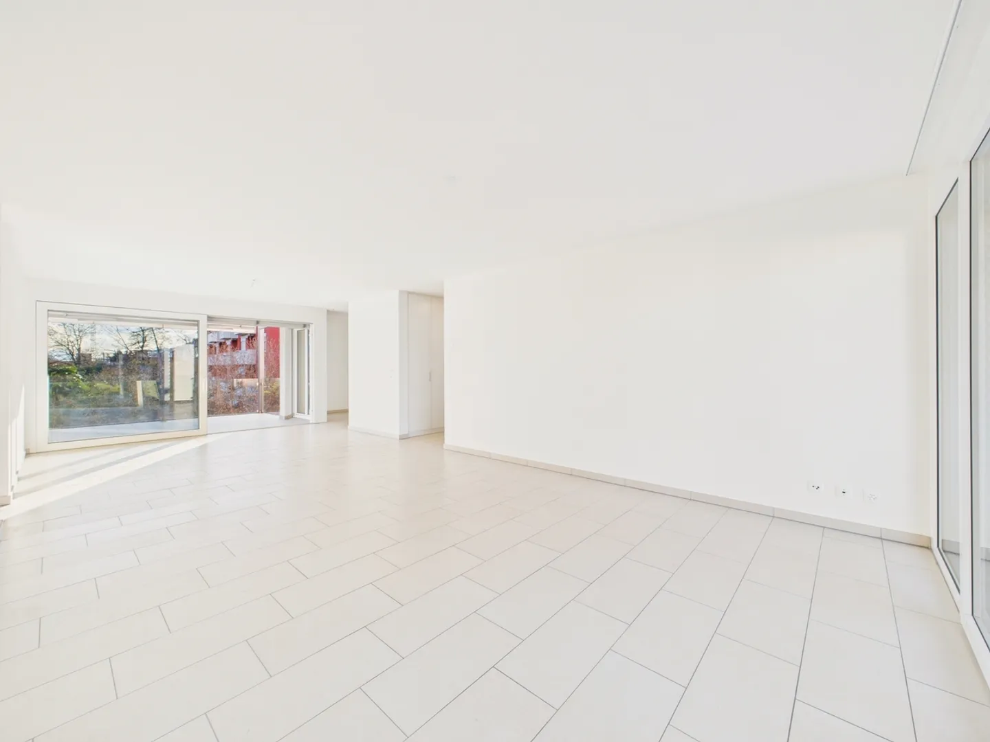 Elegante 4,5-Zimmer-Wohnung mit Panoramablick und doppelter Terrasse in Agno - Foto 2 von 11