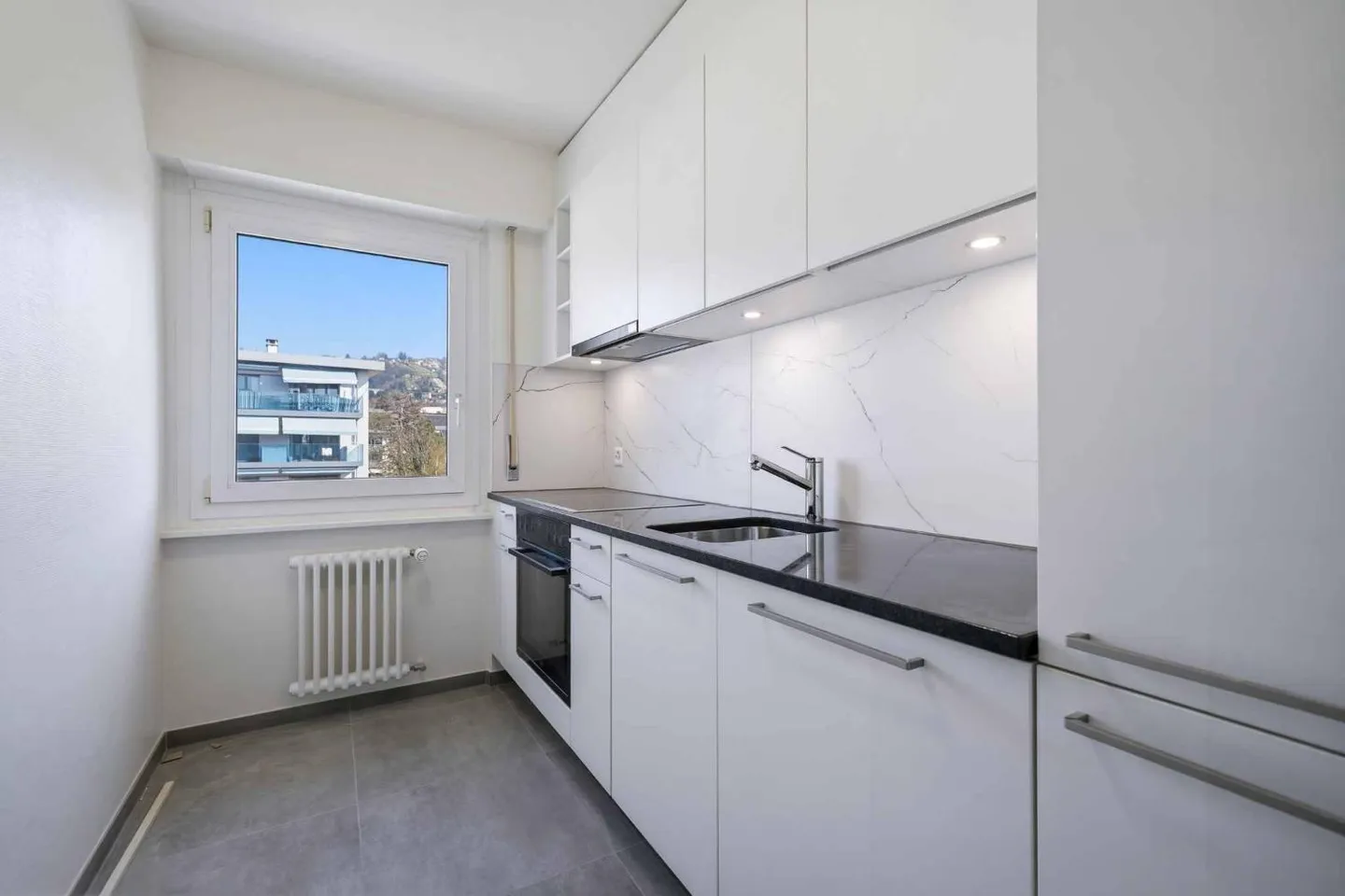 Bellissimo appartamento ristrutturato di 3,5 locali con vista sul lago - Foto 3 di 6