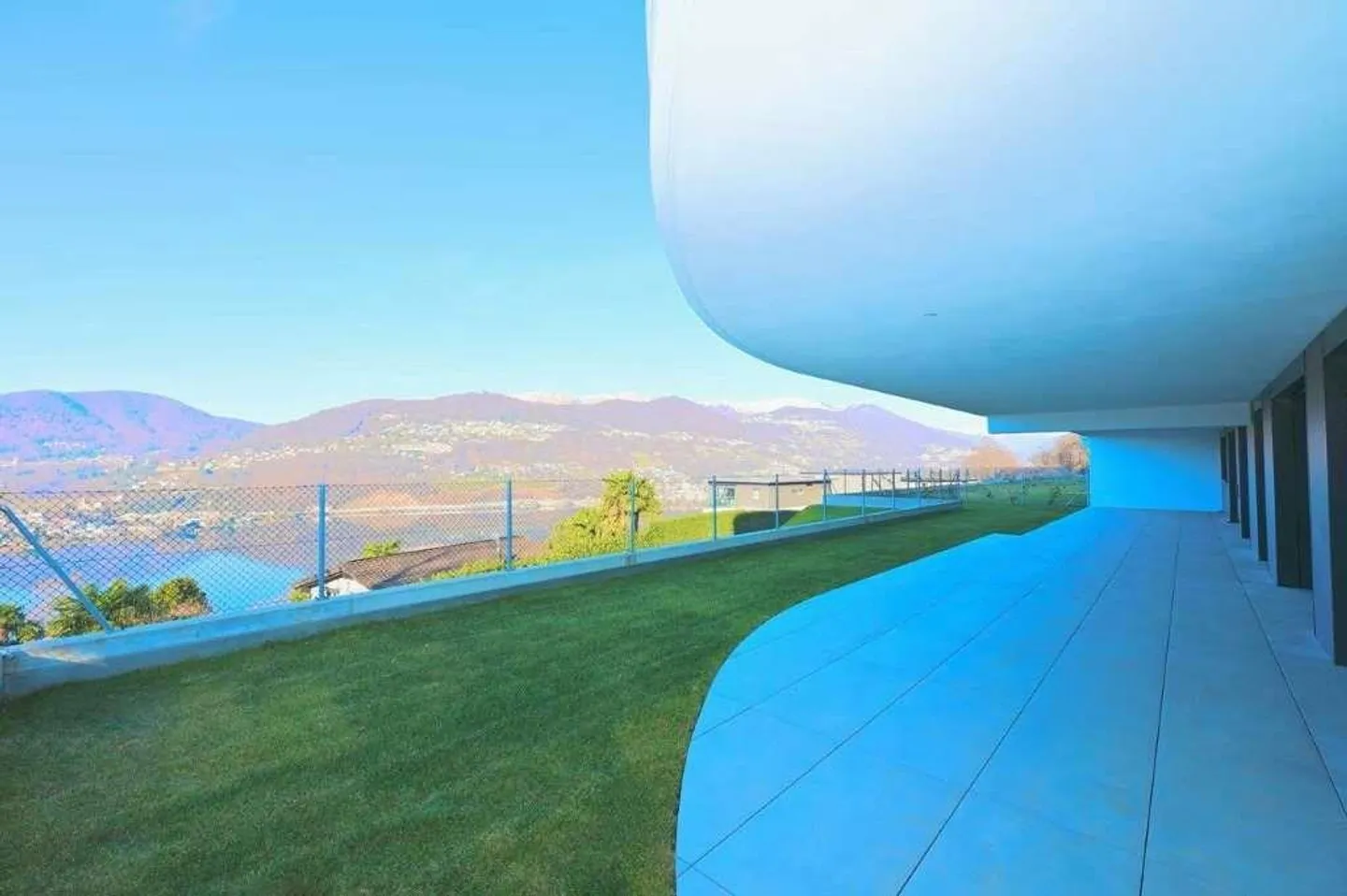 Nuovo 4,5 loc con vista lago e giardino privato - Foto 2 di 7