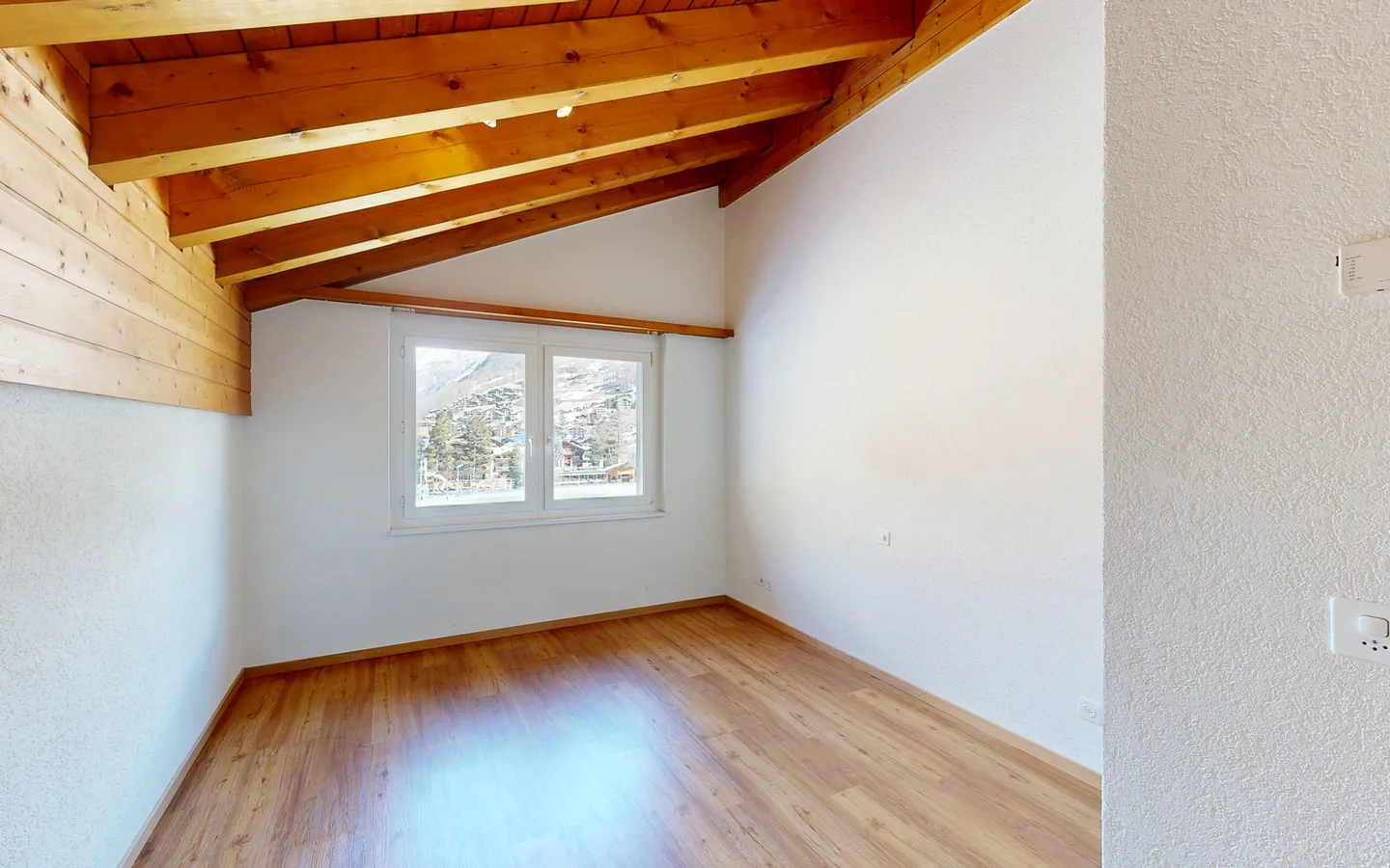 Ampio appartamento mansardato nel centro di Zermatt - Foto 2 di 7