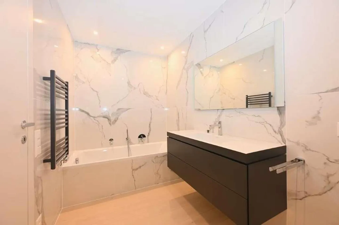 Nuovo 4,5 loc con vista lago e giardino privato - Foto 6 di 7