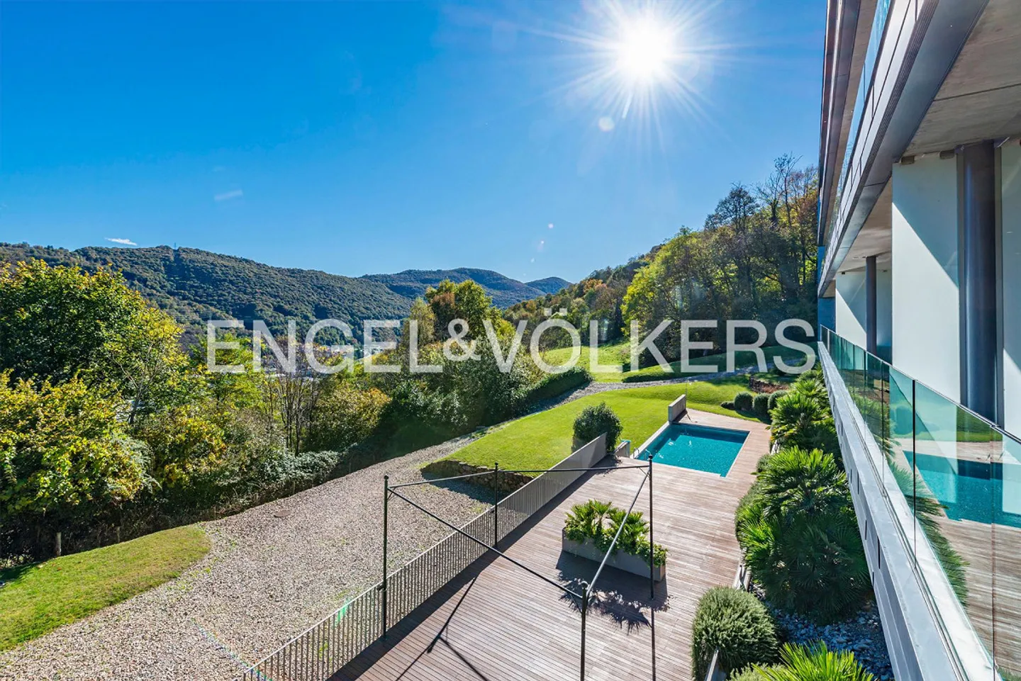 Sunny apartment in an exclusive residence in Montagnola - Photo 3 of 13