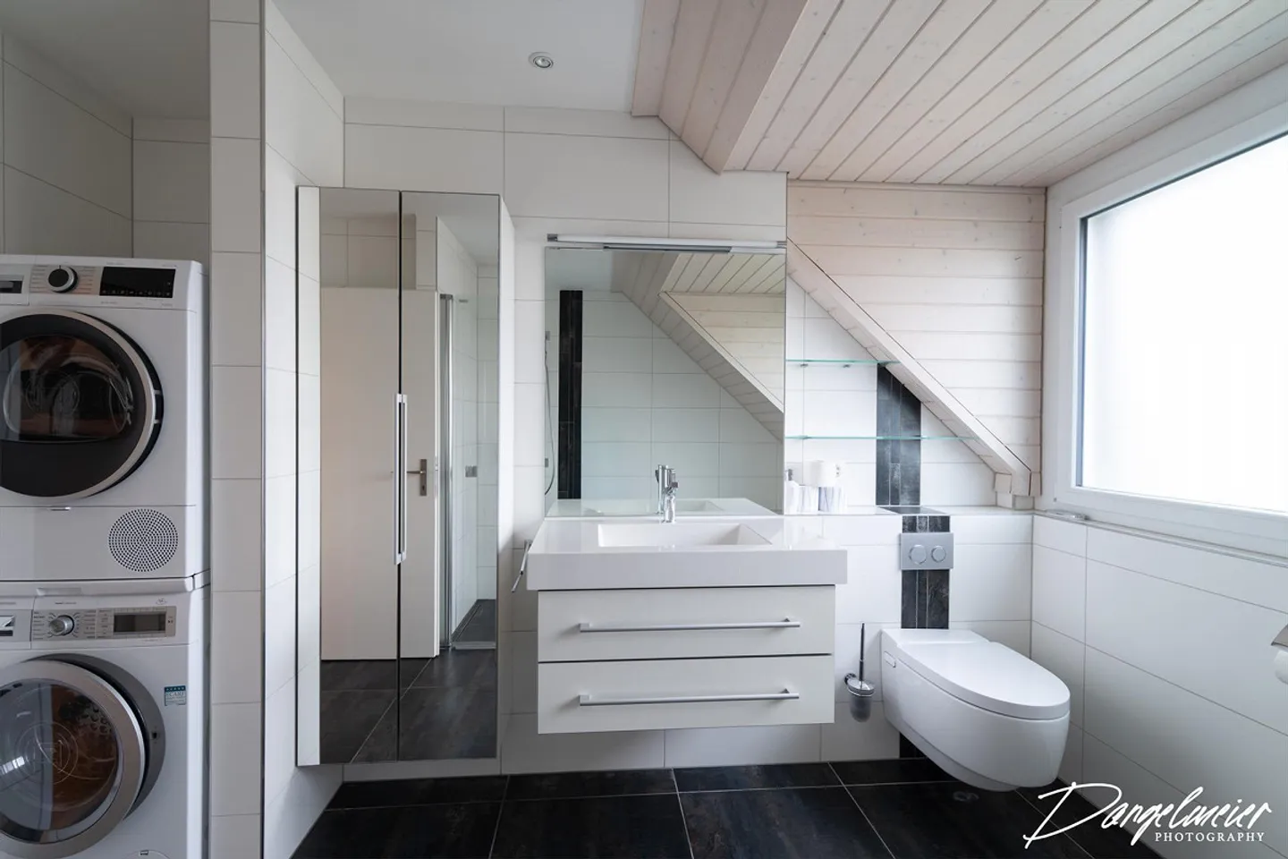 Appartement penthouse moderne de 4,5 pièces avec garage souterrain à Beringen - Photo 9 sur 14