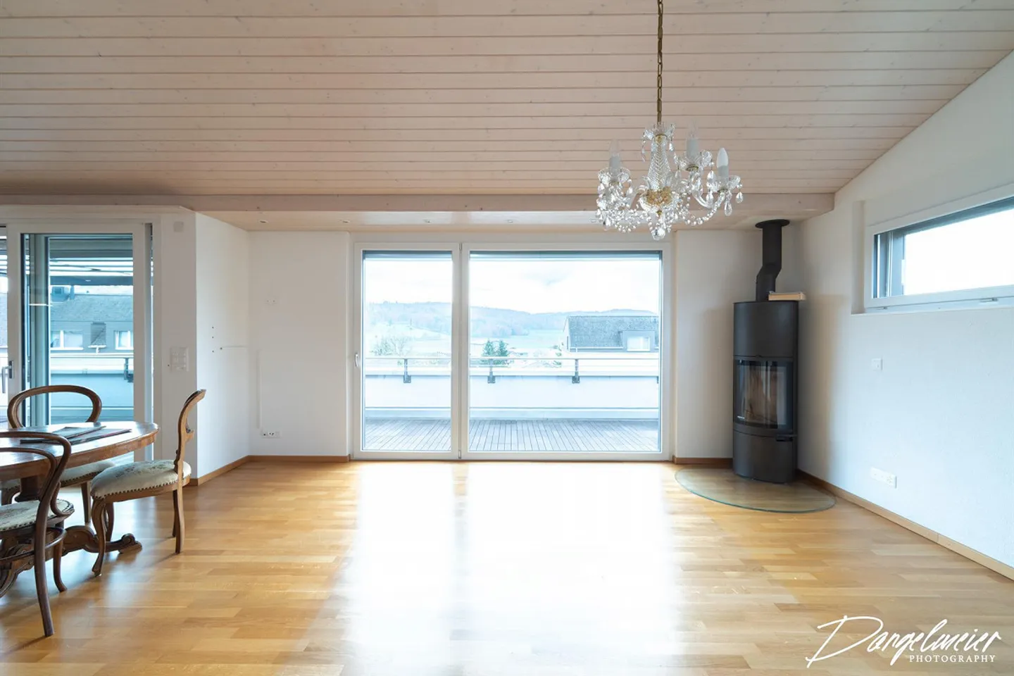 Appartement penthouse moderne de 4,5 pièces avec garage souterrain à Beringen - Photo 5 sur 14