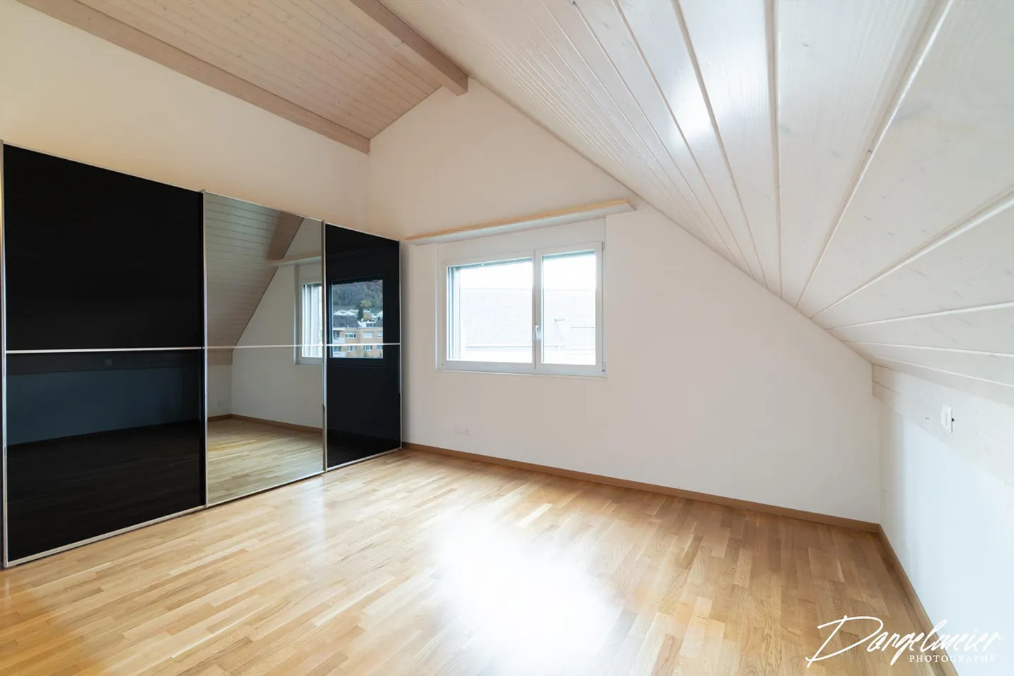 Appartement penthouse moderne de 4,5 pièces avec garage souterrain à Beringen - Photo 6 sur 14