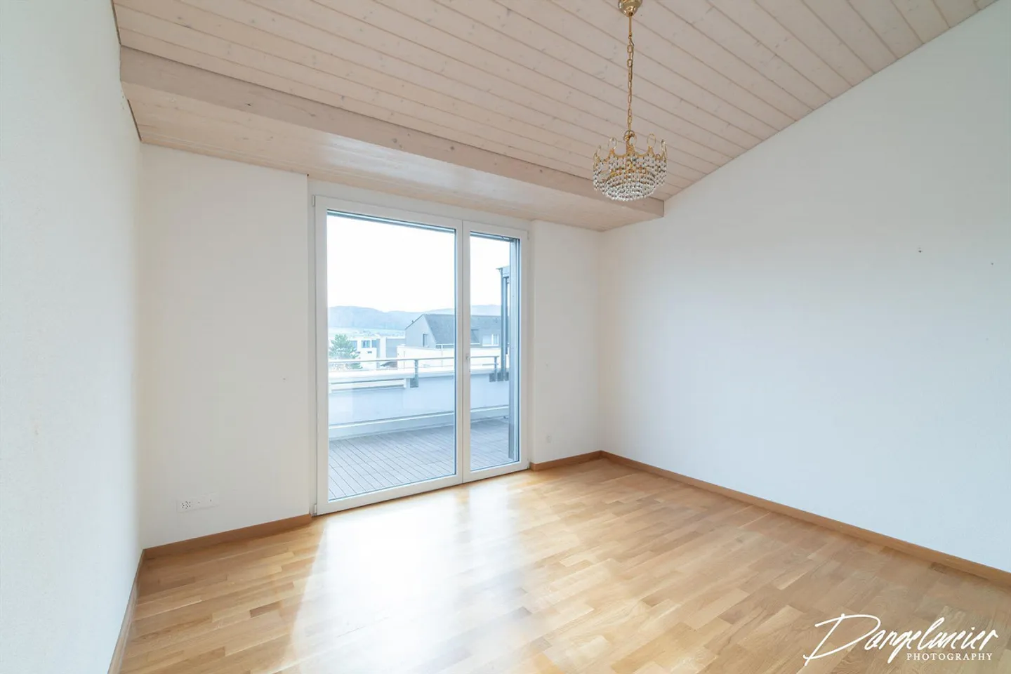 Appartement penthouse moderne de 4,5 pièces avec garage souterrain à Beringen - Photo 7 sur 14