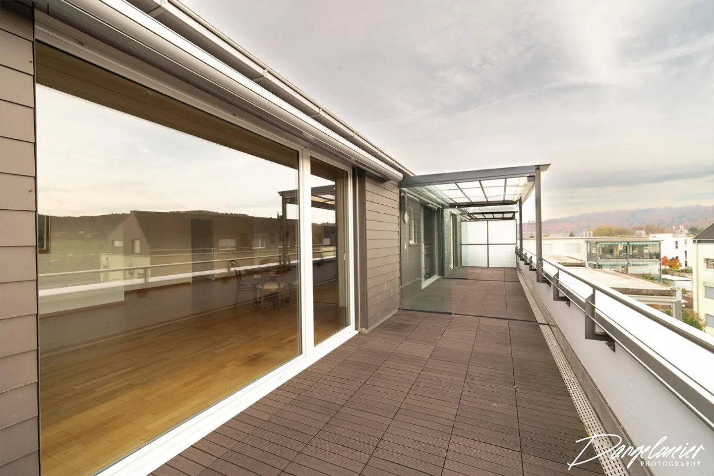 Appartement penthouse moderne de 4,5 pièces avec garage souterrain à Beringen - Photo 11 sur 14