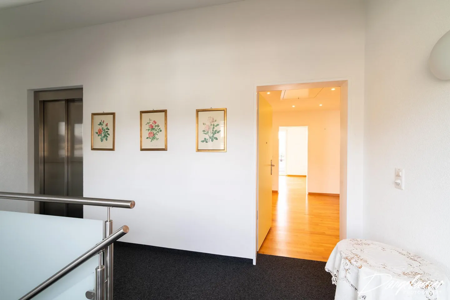 Appartement penthouse moderne de 4,5 pièces avec garage souterrain à Beringen - Photo 12 sur 14