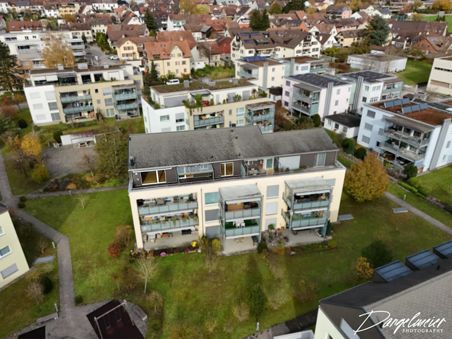 Appartement penthouse moderne de 4,5 pièces avec garage souterrain à Beringen - Photo 13 sur 14