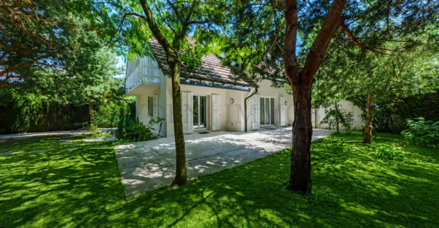 Renovated twin villa with independent studio in a privileged residential environment in Commugny - Photo 1 of 11