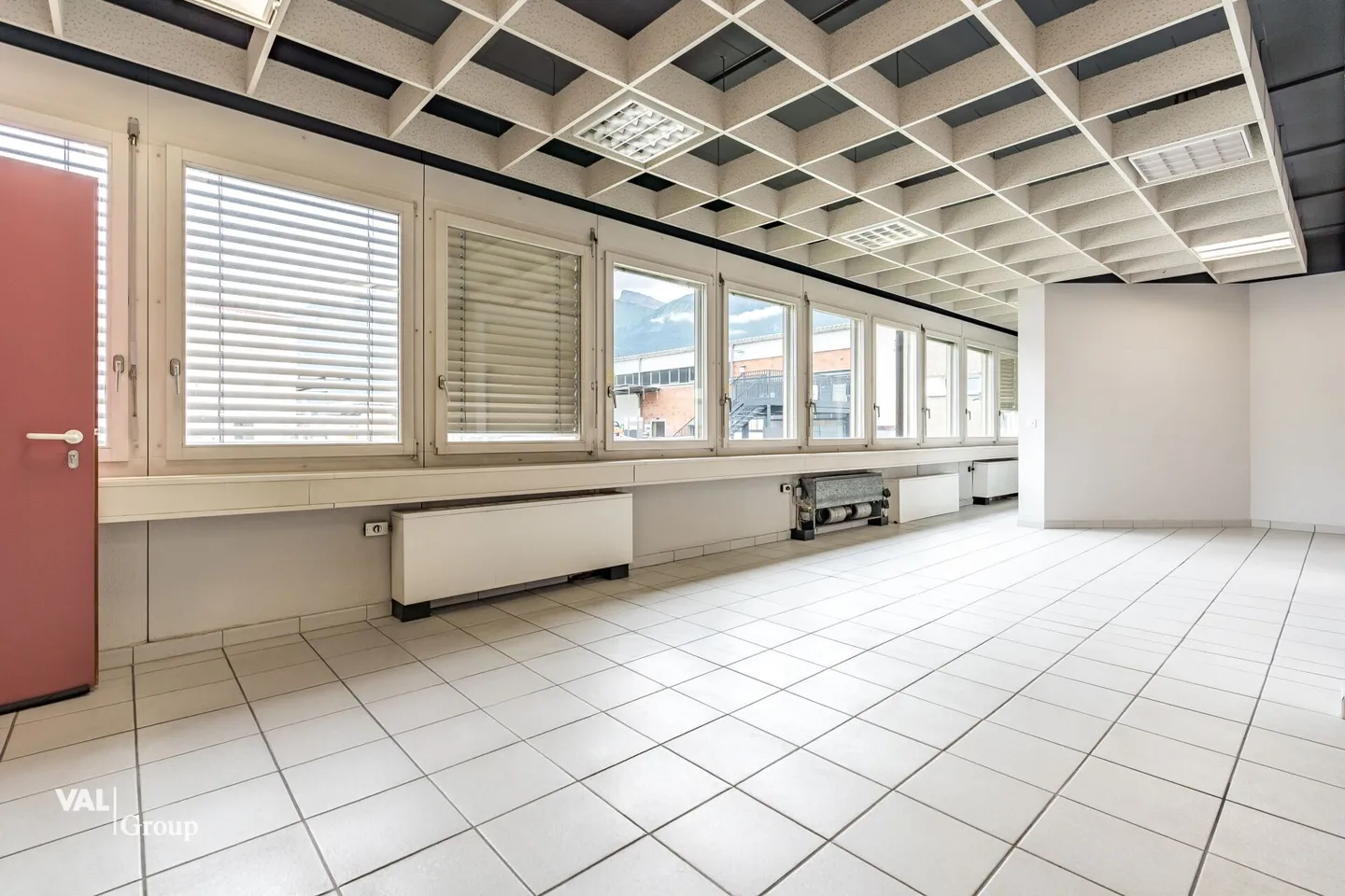 Spacious Office Space in Aigle - Photo 4 of 12