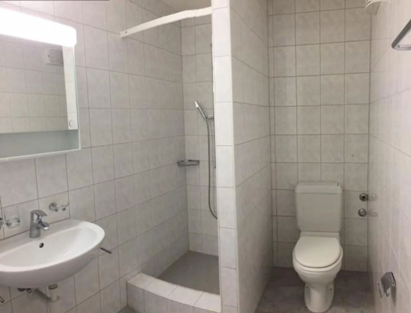 Bel appartement avec balcon ensoleillé - Photo 4 sur 7