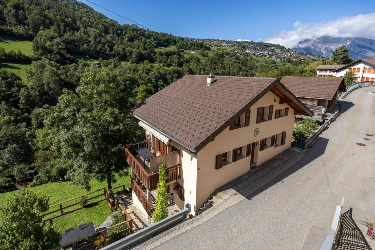 Grande casa familiare con due appartamenti - Foto 16 di 17